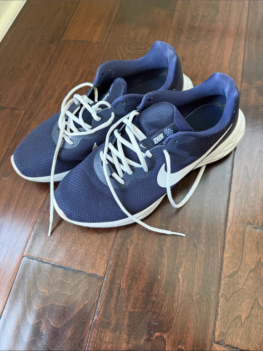 Nike Men's Navy and White Athletic Running Shoes
